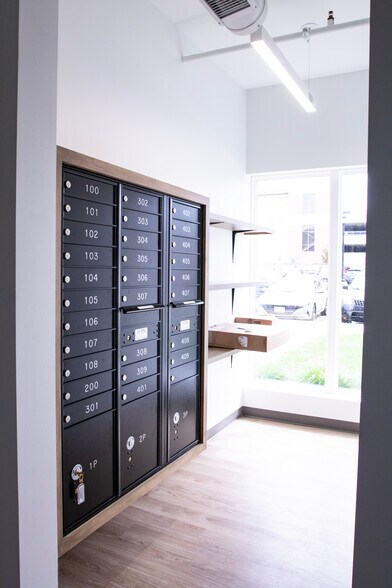 More Photos Of 27 S Squirrel Rd, Auburn Hills Coworking Space