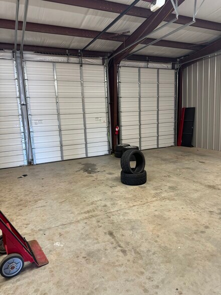 More Photos Of 601 Enterprise Dr, Edmond Office For Lease