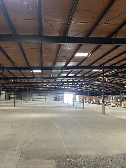 More Photos Of 1517 S Brightleaf Blvd, Smithfield Warehouse For Sale