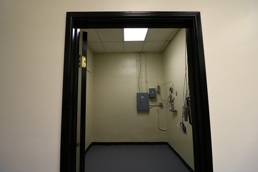 More Photos Of 160-166 W Pico Blvd, Los Angeles Apartments For Sale