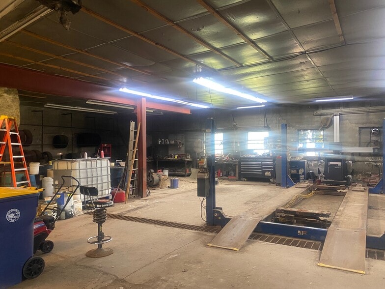 More Photos Of 330 West Ave, Lockport Auto Repair For Sale