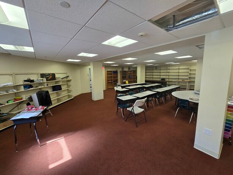 More Photos Of 2966 Crompond Rd, Yorktown Heights Schools For Lease