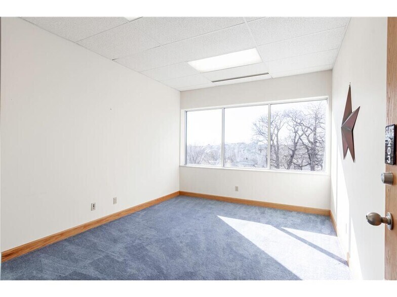 More Photos Of 4388 Shoreline Dr, Spring Park Storefront Retail Office For Sale