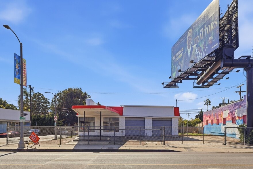 More Photos Of 371 S Fairfax Ave, Los Angeles Service Station For Lease
