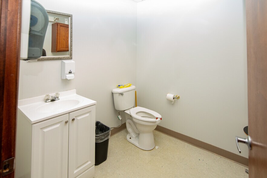 More Photos Of 4003 Out Look Dr, Hurricane Office For Sale