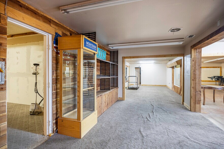 More Photos Of 655 W Cottonwood Ln, Casa Grande Showroom For Sale