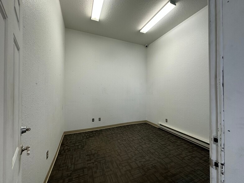 More Photos Of 1531 National Ave, Helena Flex For Sale