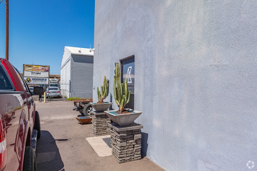 More Photos Of 1011-1021 N 21st Ave, Phoenix Warehouse For Lease
