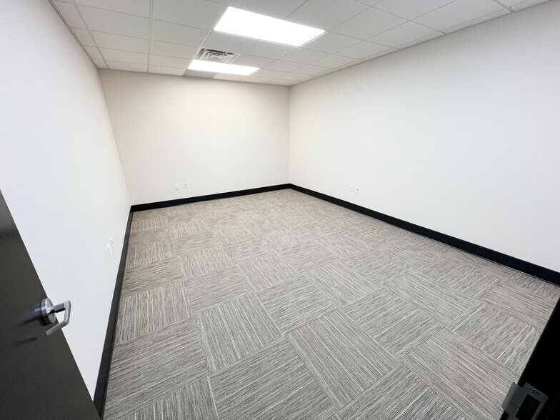 More Photos Of 808 W Indiana Ave, Midland Office For Sale