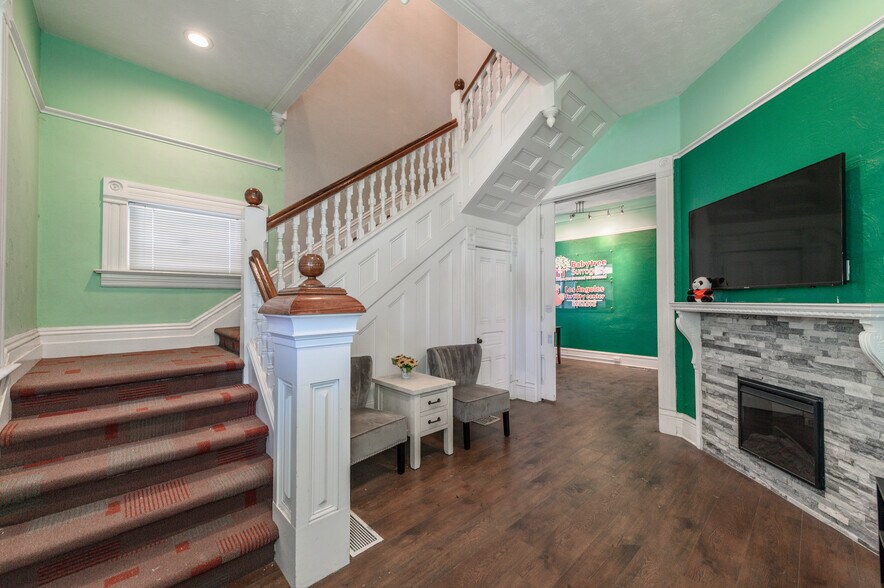 More Photos Of 961 W Holt Blvd, Ontario Medical For Sale