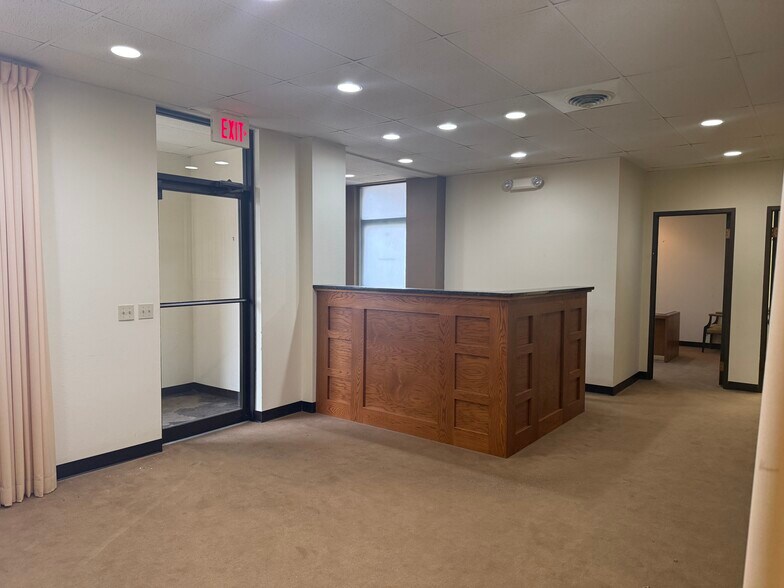 More Photos Of 1214 N Highway 81, Duncan Office For Lease