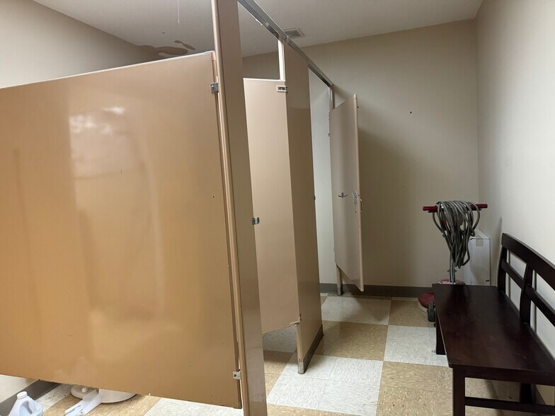 More Photos Of 1708 E Broad Ave, Rockingham Freestanding For Lease