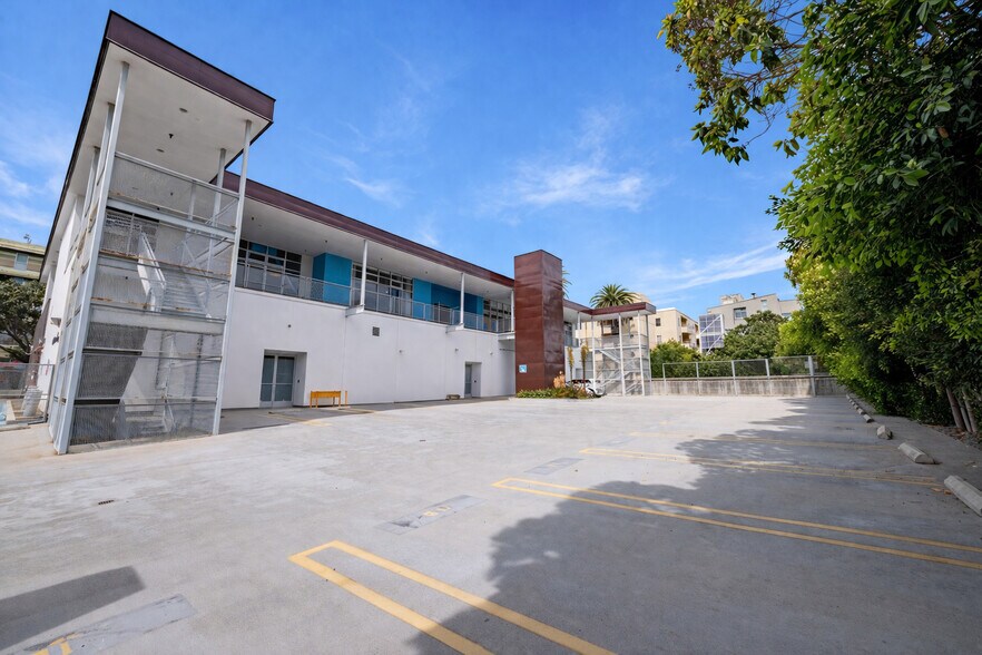 More Photos Of 820 Broadway, Santa Monica Loft Creative Space For Lease