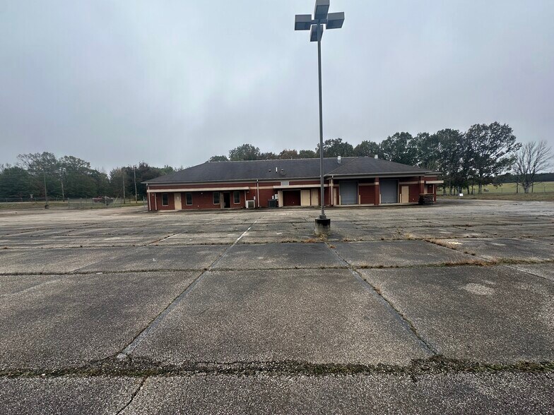 More Photos Of 645 Lucy Black Rd, Bolivar Office Residential For Sale