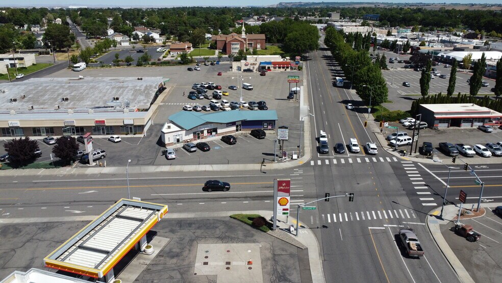 More Photos Of 1301 Jadwin Ave, Richland Unknown For Lease
