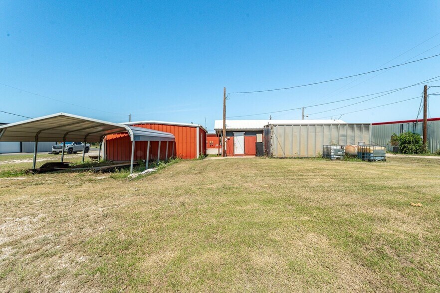 More Photos Of 929 E Main St, Eastland Carwash For Sale