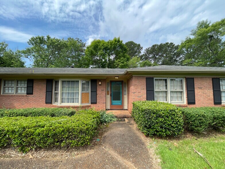More Photos Of 355 E Crossville Rd, Roswell Office For Sale