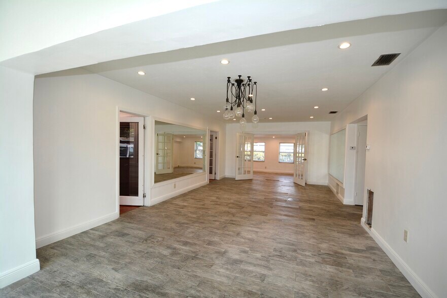 More Photos Of 16921 NE 6th Ave, North Miami Beach Office For Sale