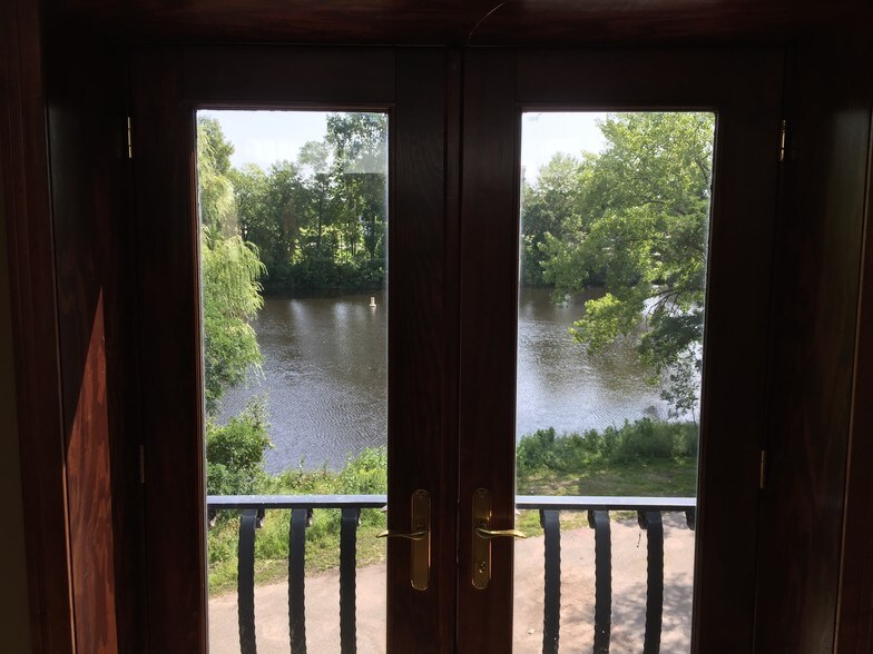 More Photos Of 2040 N Ferry St, Anoka Office For Sale