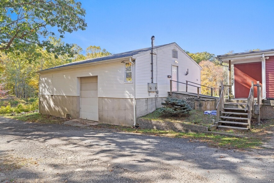 More Photos Of 497 Winthrop Rd, Deep River Restaurant For Sale