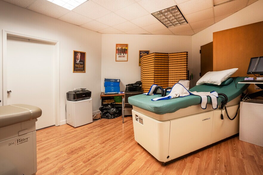 More Photos Of 1010 Kennedy Dr, Key West Medical For Sale