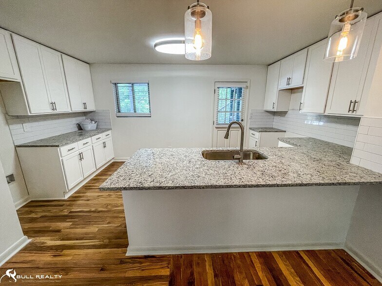 More Photos Of 711 Oakview Rd, Decatur Apartments For Sale
