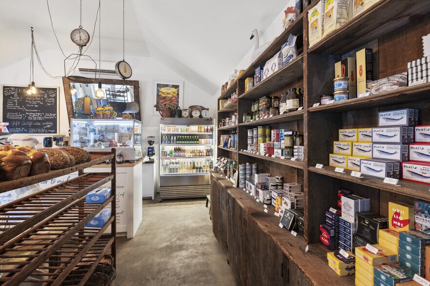 More Photos Of 1970 Montauk Hwy, Bridgehampton Restaurant For Sale