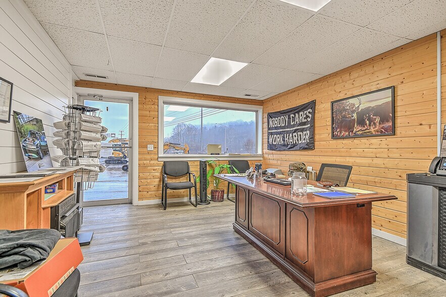 More Photos Of 3930 E Stone Dr, Kingsport Warehouse For Sale