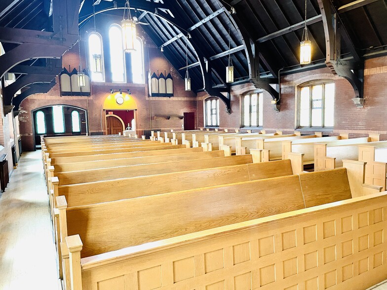 More Photos Of 1601 NE Madison Ave, Peoria Religious Facility For Sale