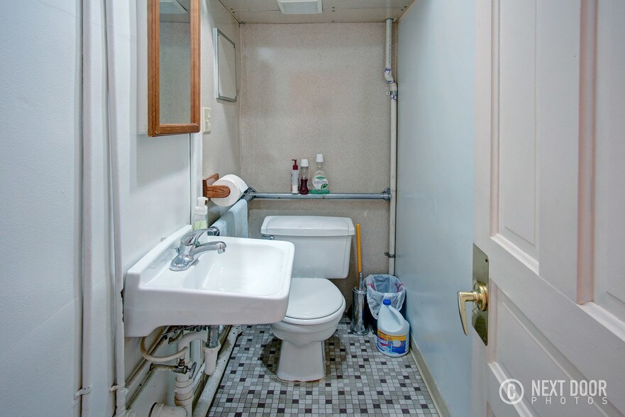 More Photos Of 121 E Walled Lake Dr, Walled Lake Storefront Retail Office For Sale