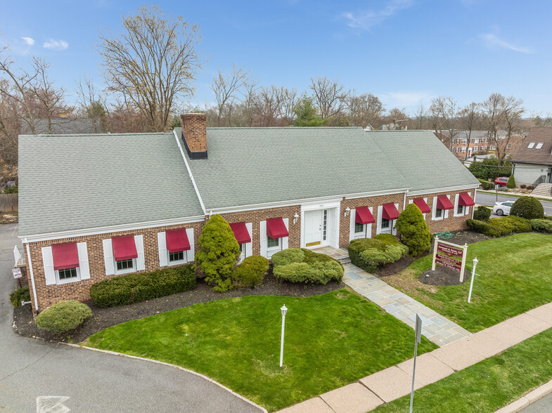 Primary Photo Of 560 Main St, Chatham Medical For Sale