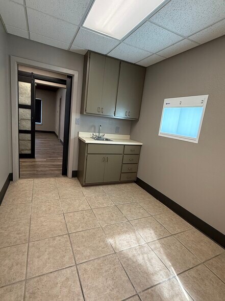 More Photos Of 4550 Lamar Ave, Paris Rehabilitation Center For Lease