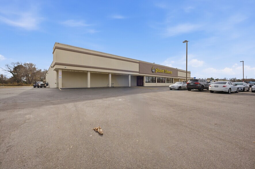 More Photos Of 1921 Victory Blvd, Portsmouth Unknown For Lease