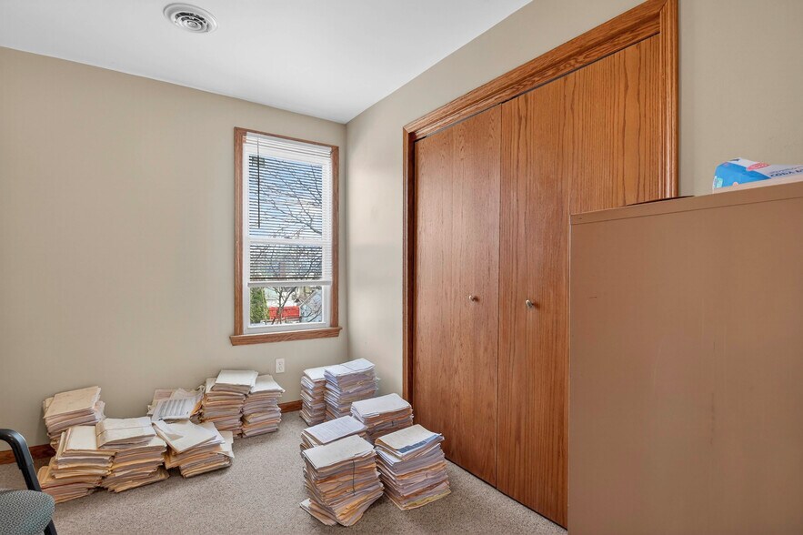 More Photos Of 175 2nd St, Belleville Office For Sale