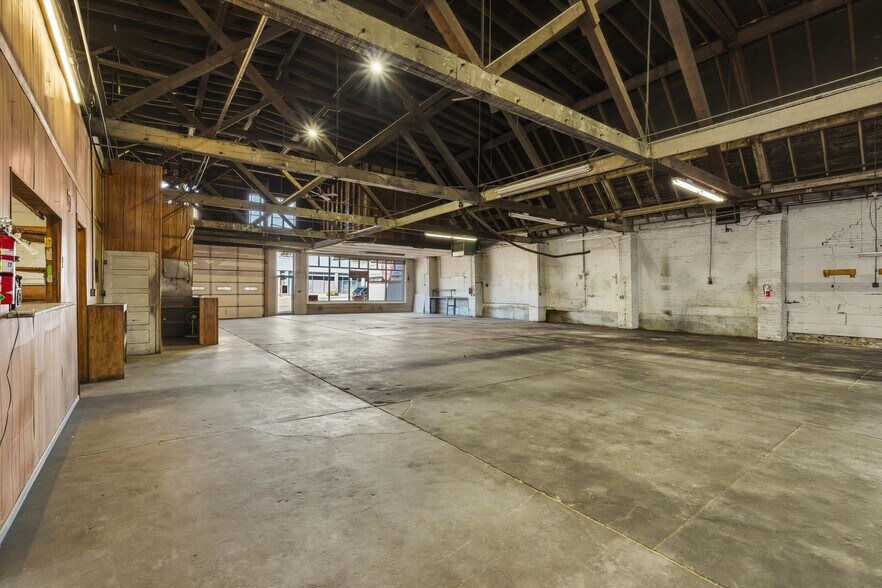 More Photos Of 201 N 2nd St, Raton Auto Repair For Sale