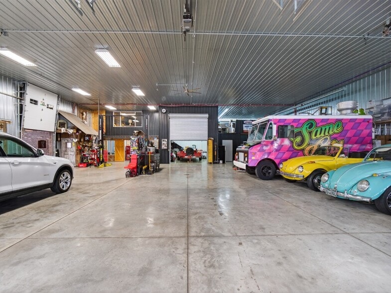 More Photos Of 15306 Covington Rd, Fort Wayne Flex For Sale