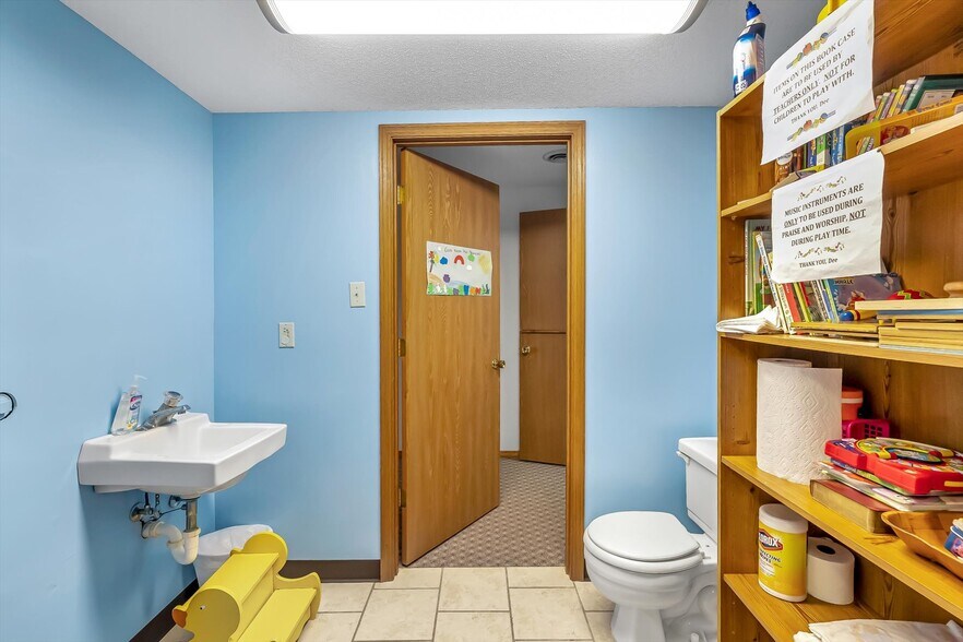 More Photos Of 140 North Point Prairie Rd, Wentzville Religious Facility For Sale