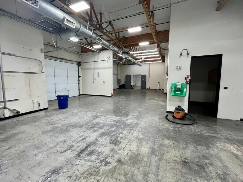 More Photos Of 15354 N 83rd Way, Scottsdale Warehouse For Lease