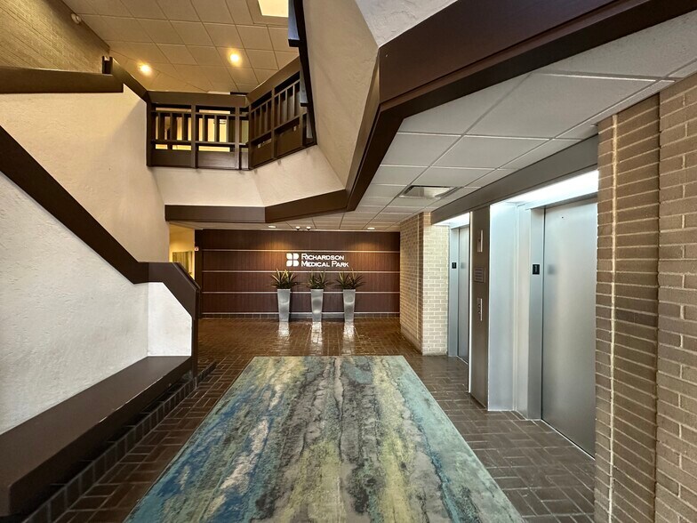 More Photos Of 375 Municipal Dr, Richardson Office For Sale