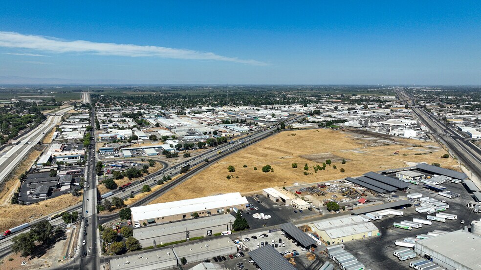 More Photos Of 1200 Graphics Dr, Modesto Distribution For Sale