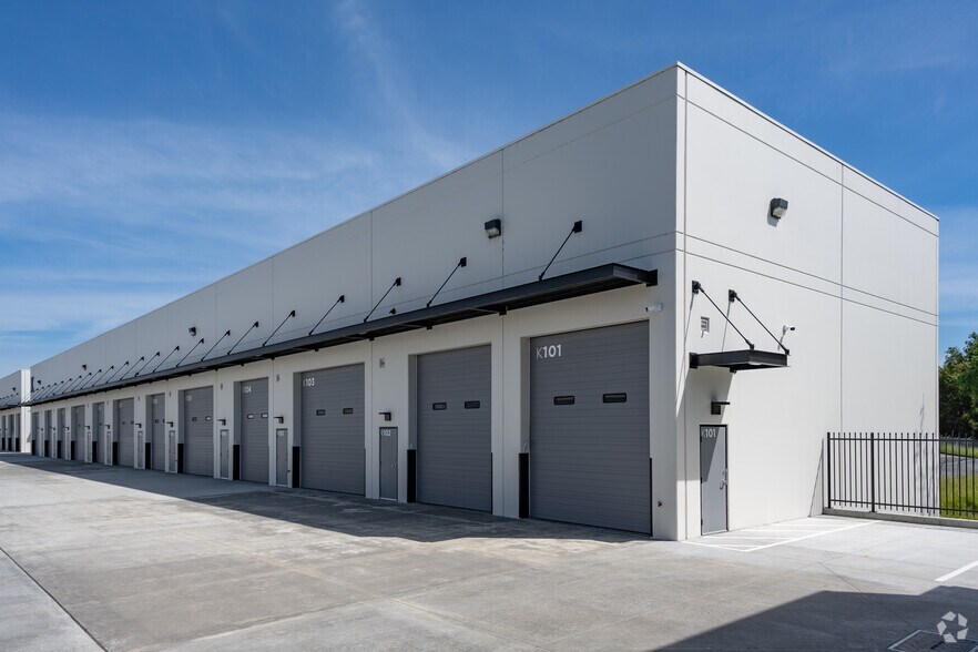 More Photos Of 1055 Soscol Ferry Rd, Napa Distribution For Sale