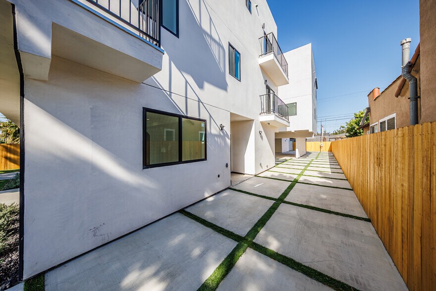More Photos Of 2938 S Sycamore Ave, Los Angeles Apartments For Sale