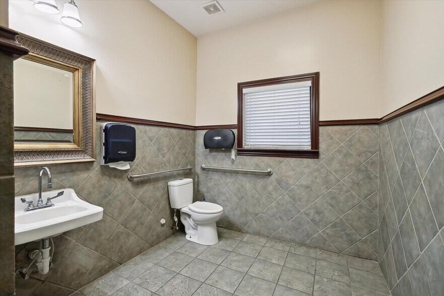 More Photos Of 3403 N Beach St, Fort Worth Medical For Lease