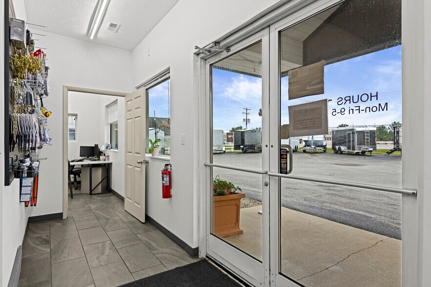 More Photos Of 981 Blue Star Dr, Traverse City Auto Repair For Sale