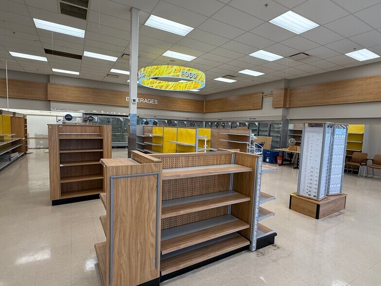 More Photos Of 3710 Shawnee Rd, Lima Drugstore For Lease