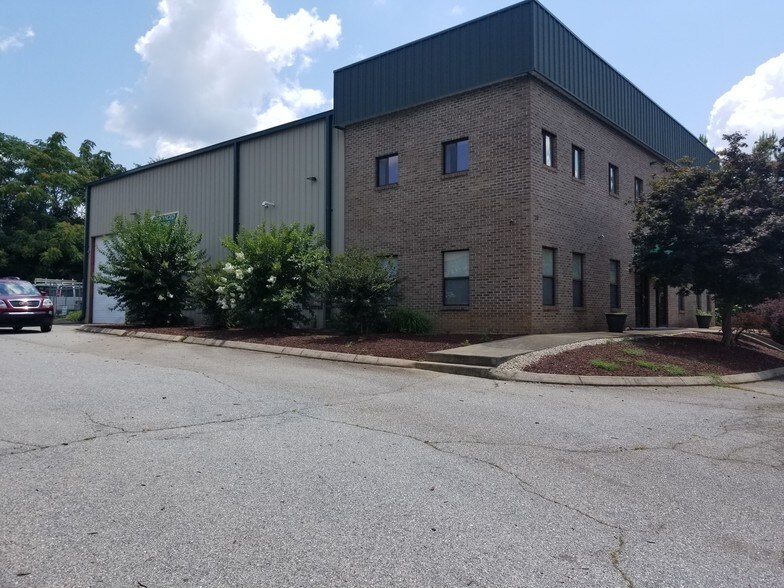 More Photos Of 25 Concourse Way, Greer Light Distribution For Sale