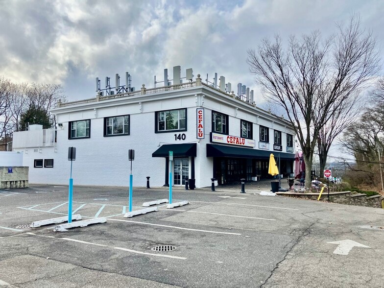 Primary Photo Of 140 E Main St, Huntington Storefront Retail Office For Lease