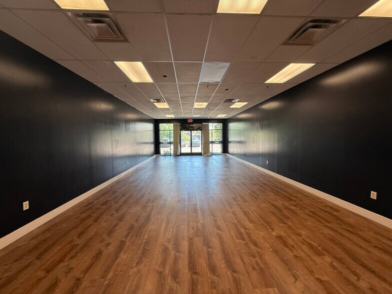 More Photos Of 1655 W Chandler Blvd, Chandler Storefront Retail Office For Lease