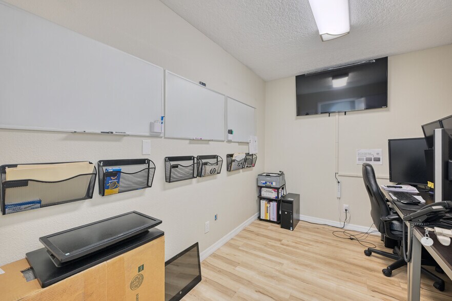 More Photos Of 1824 Blanding Blvd, Jacksonville Medical For Sale
