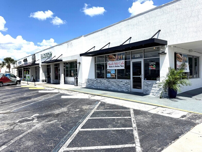More Photos Of 211 E Michigan St, Orlando Freestanding For Lease